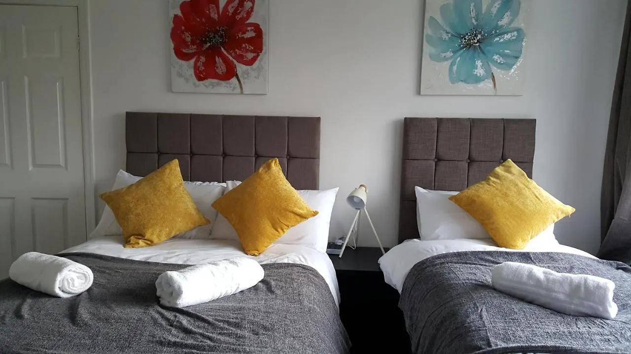 Goswick House - Entire 4Bed House Serviced Accommodation Newcastle Free Wifi & Free 2 Off Street Parking Spaces Uk Appartement Newcastle upon Tyne