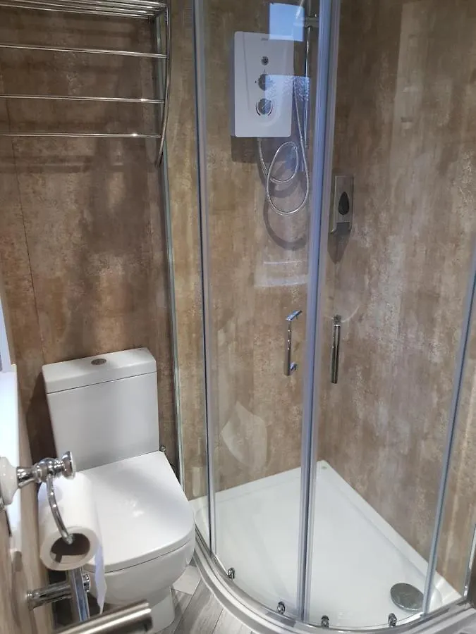 Goswick House - Entire 4Bed House Serviced Accommodation Newcastle Free Wifi & Free 2 Off Street Parking Spaces Uk Großbritannien